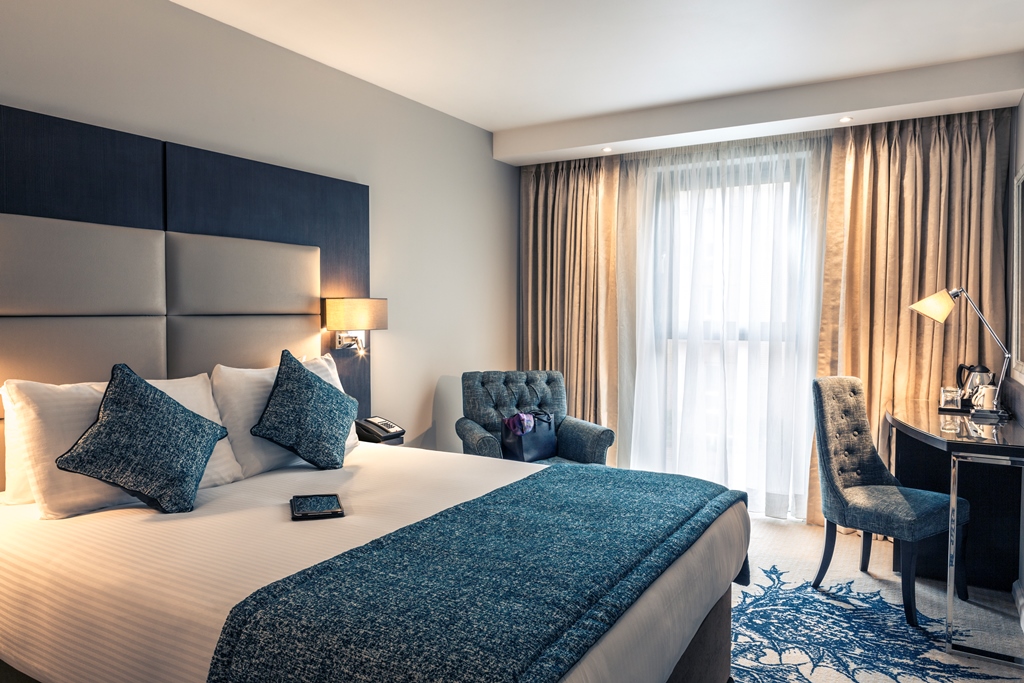 Mercure Edinburgh Quay 8211 9448