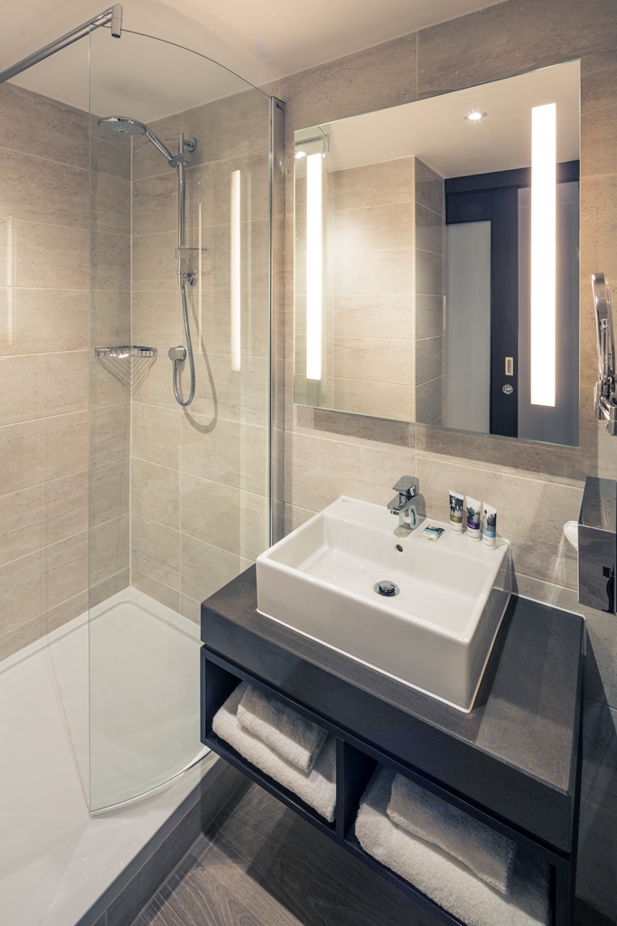 Mercure Edinburgh Quay 8211 9448