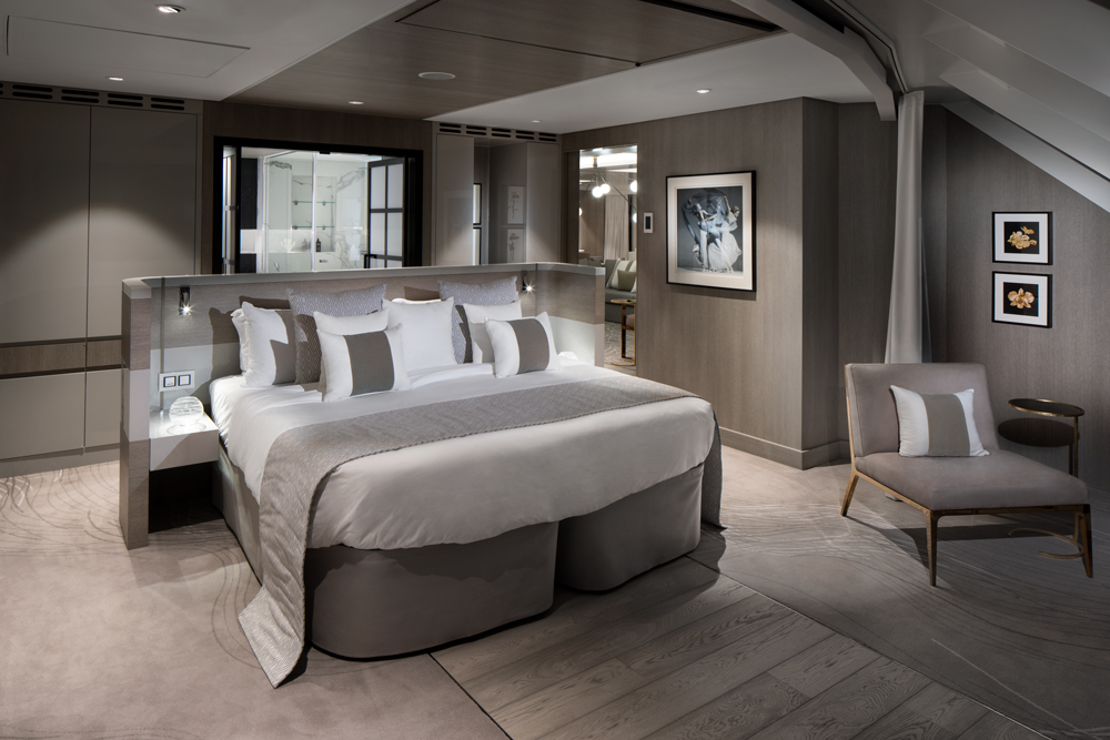EG18 IconicSuite MasterBedroomR 1
