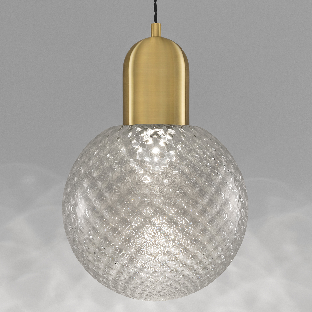 250MM QUILT GLOBE - CLEAR