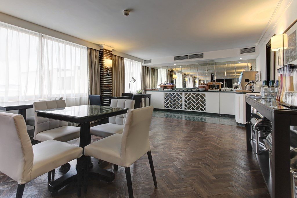 Business Lounge 0014 17 20 Compressed