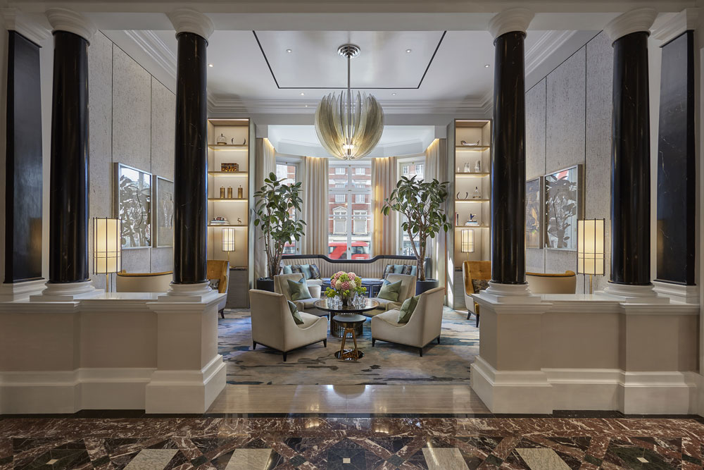 London 2017 Hotel Lobby 01