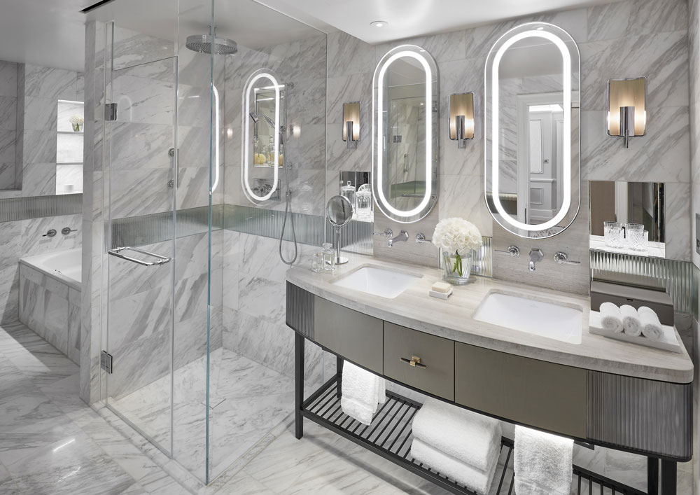 London 2017 Suite Superior Bathroom 01