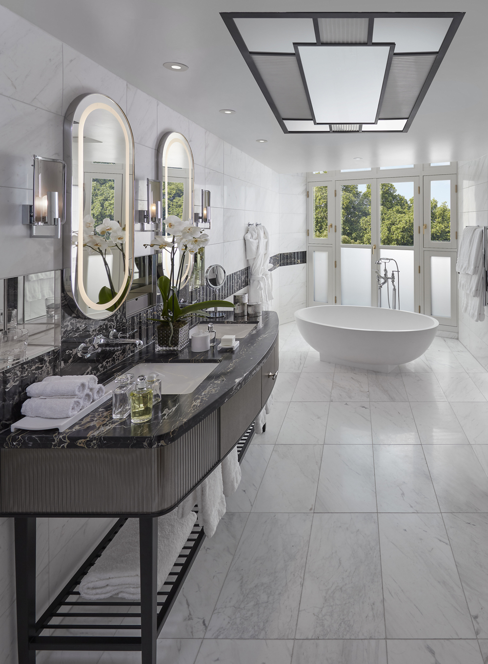 London 2018 Suite Presidential Batthroom 02