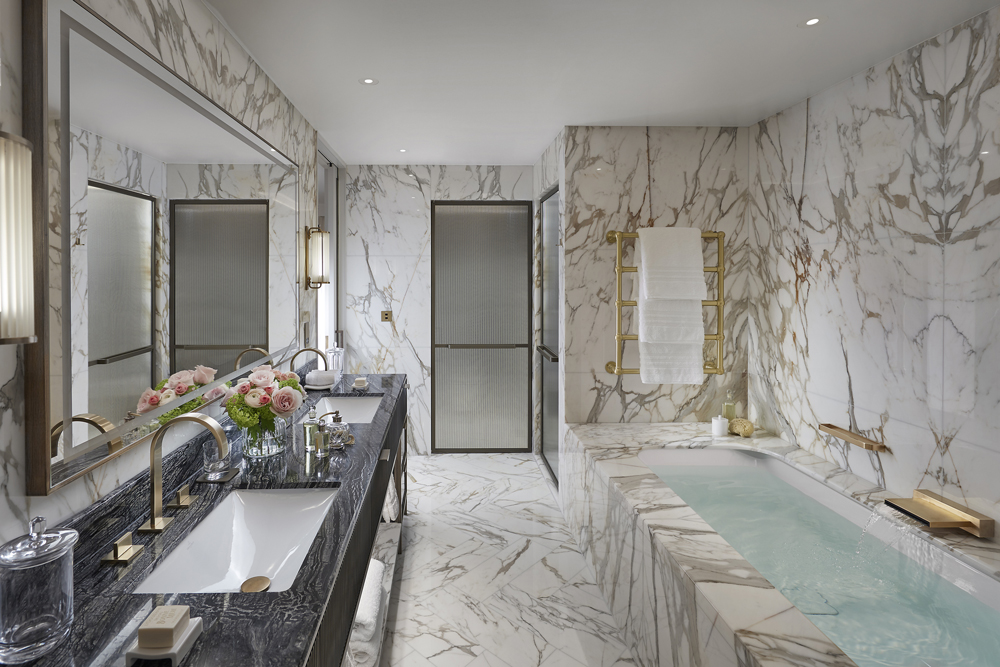 London 2019 Suite Penthouse Mandarin Guest Bathroom