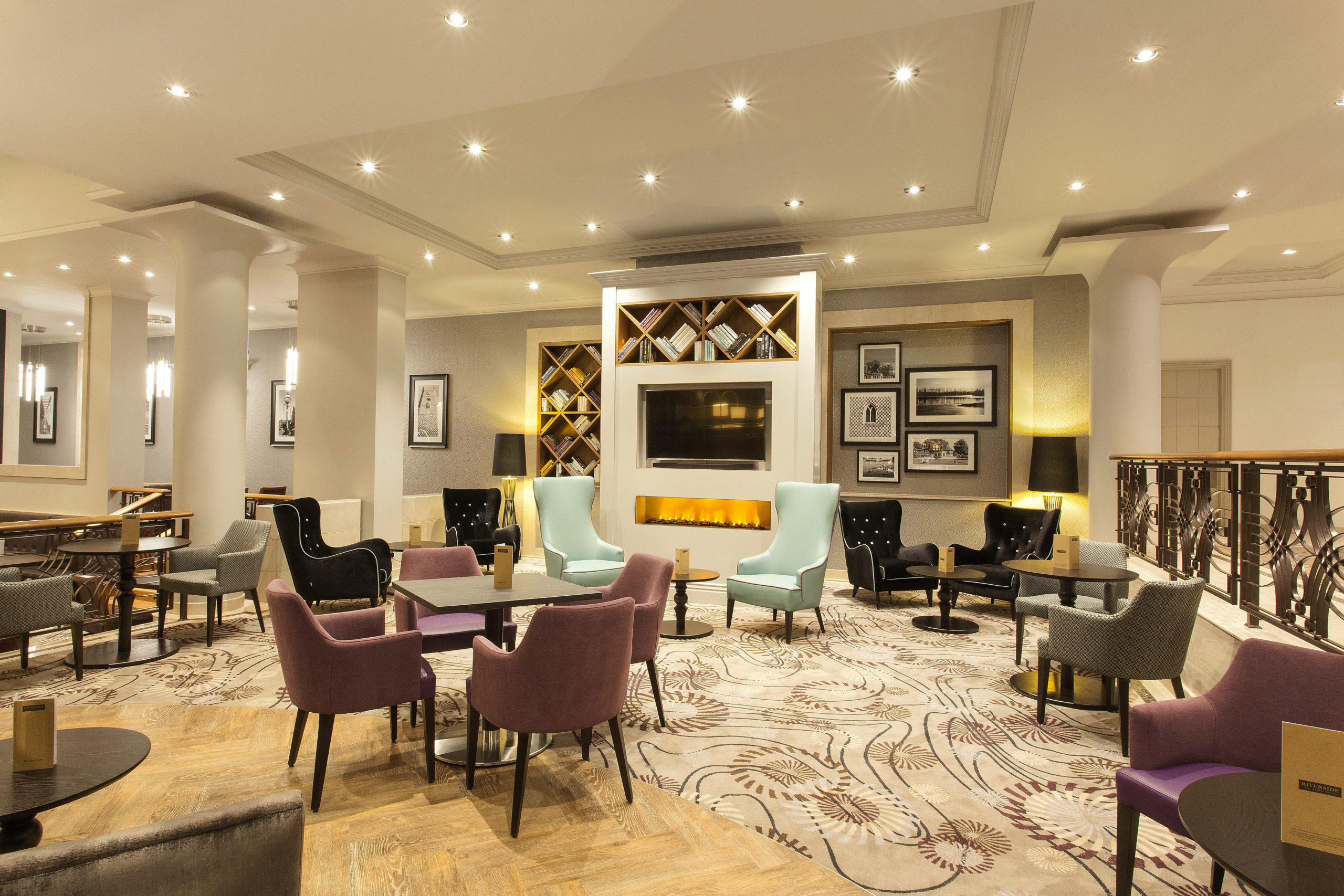 CrownePlaza Reading Riverside Bar 3 Scaled 1