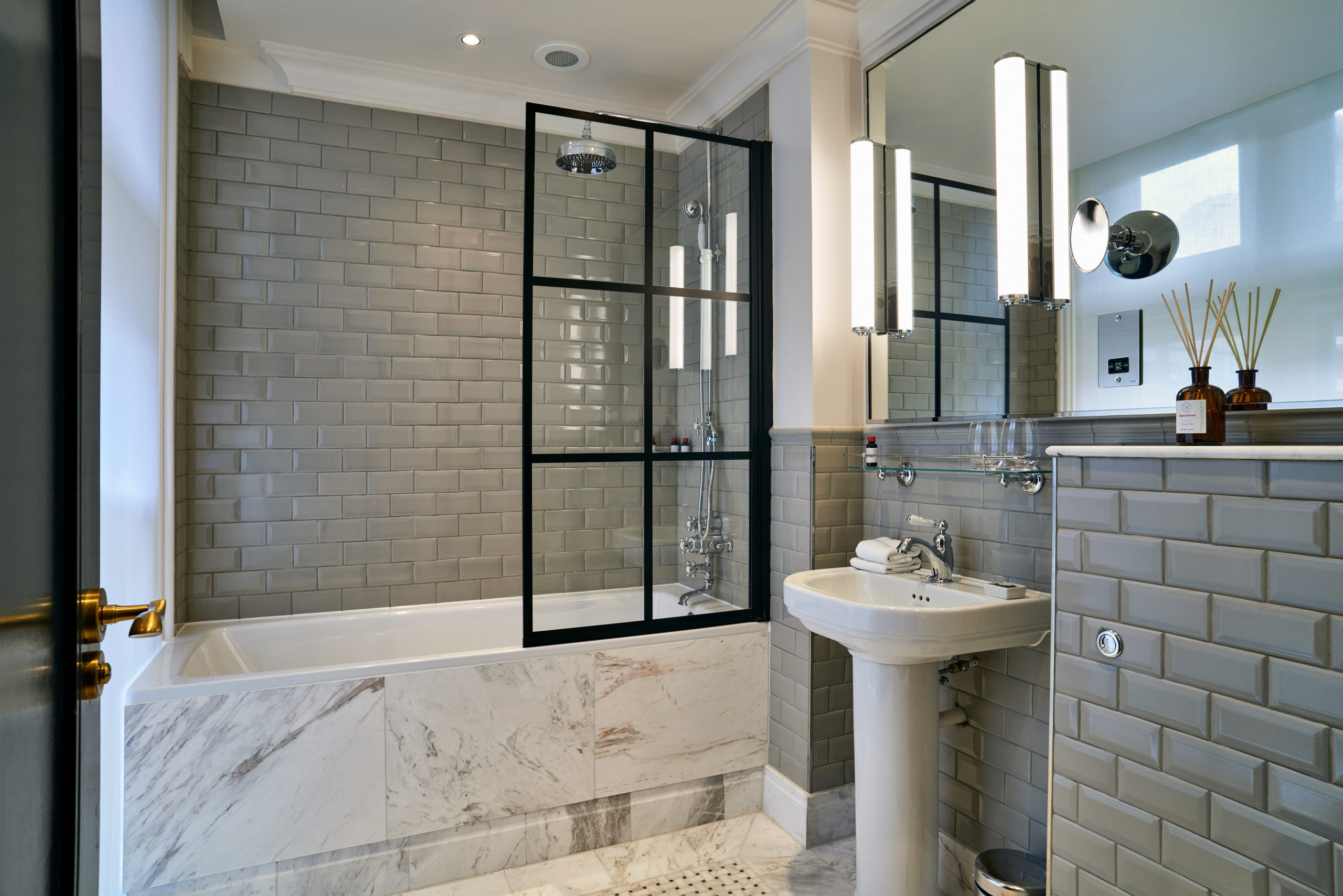 Guest Room Bathroom Scaled 1