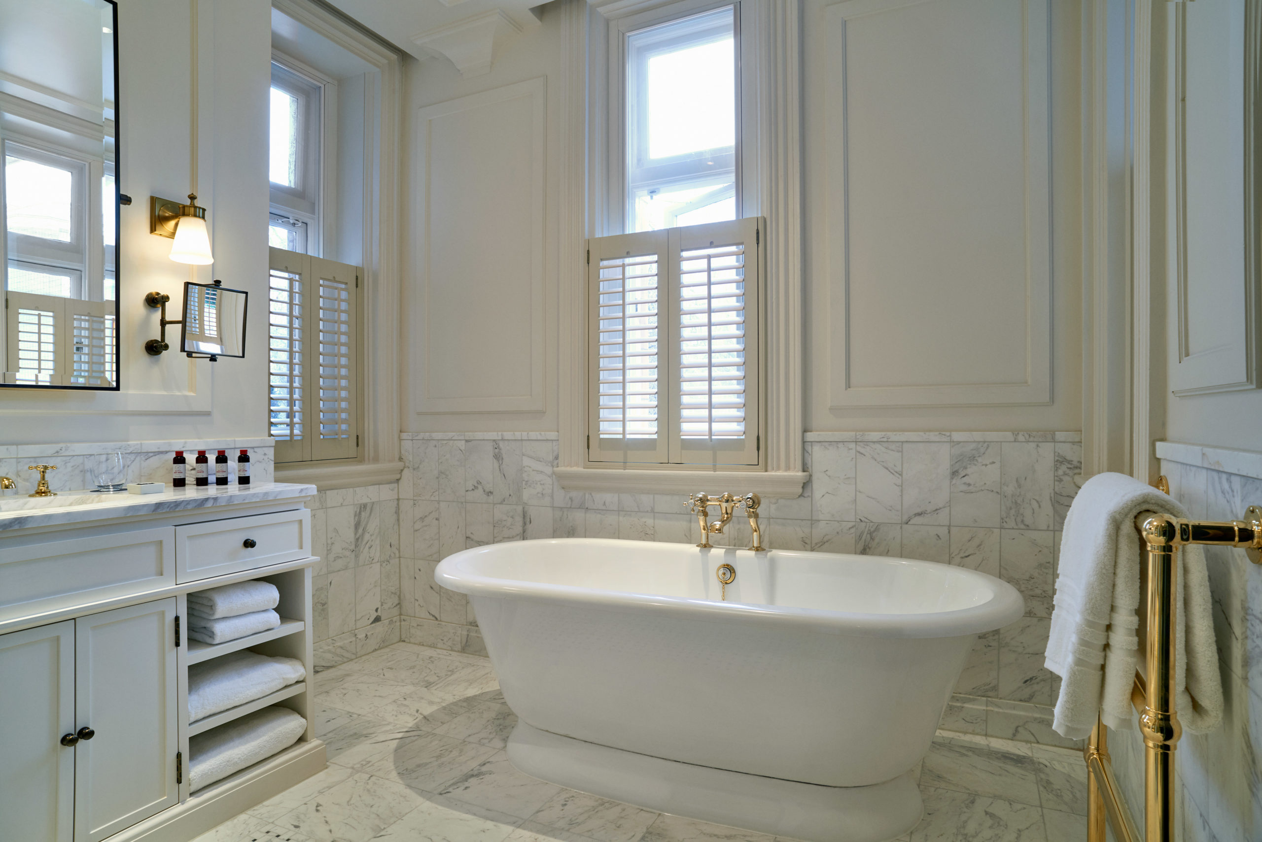Signature Suite Bathroom Scaled 1