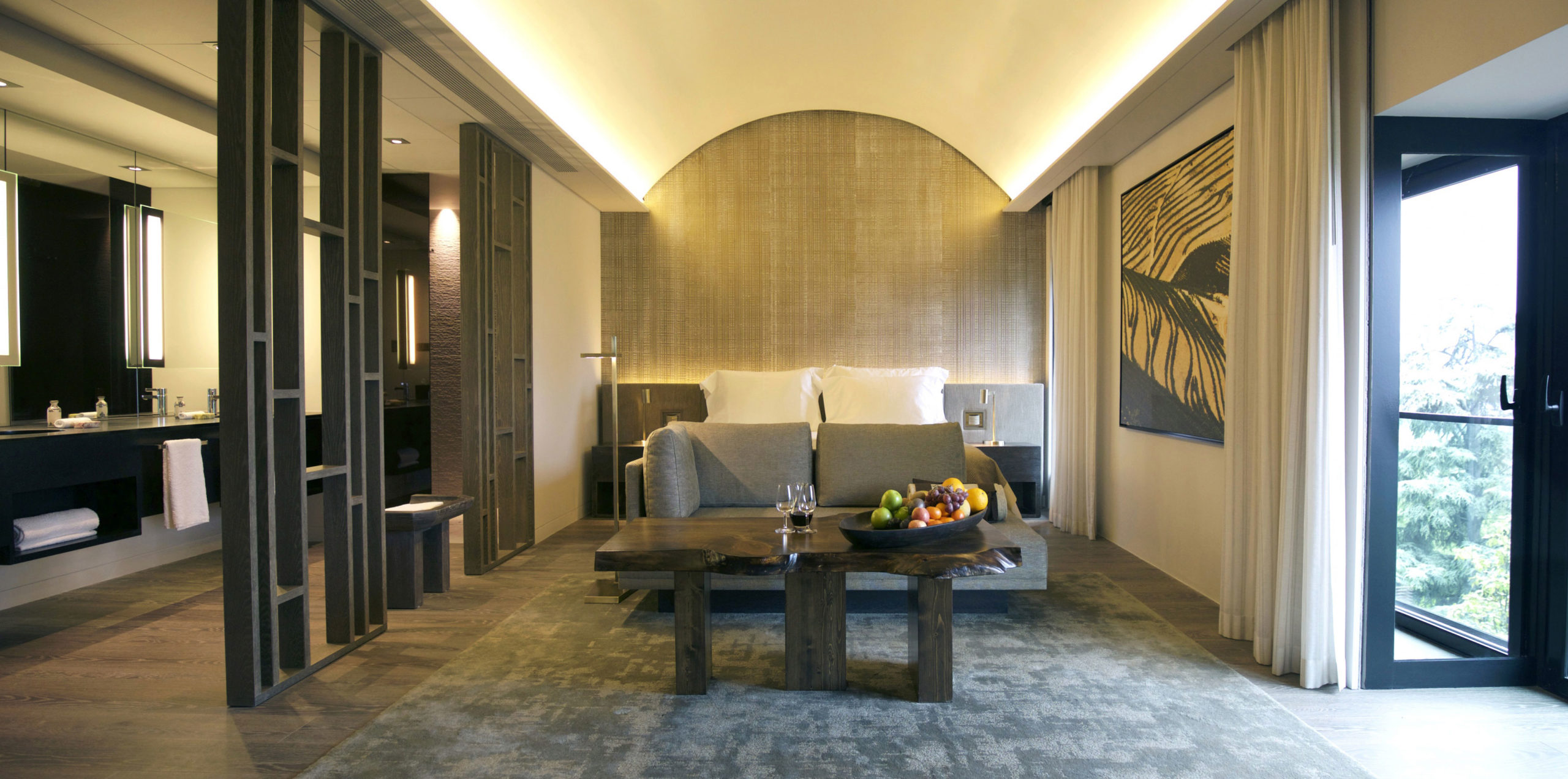 Deluxe Room 2 Scaled 1