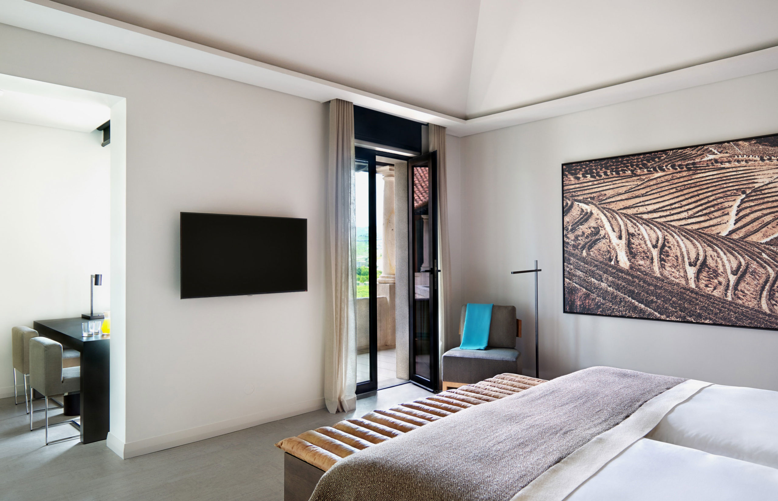 Deluxe Room 4 Scaled 1